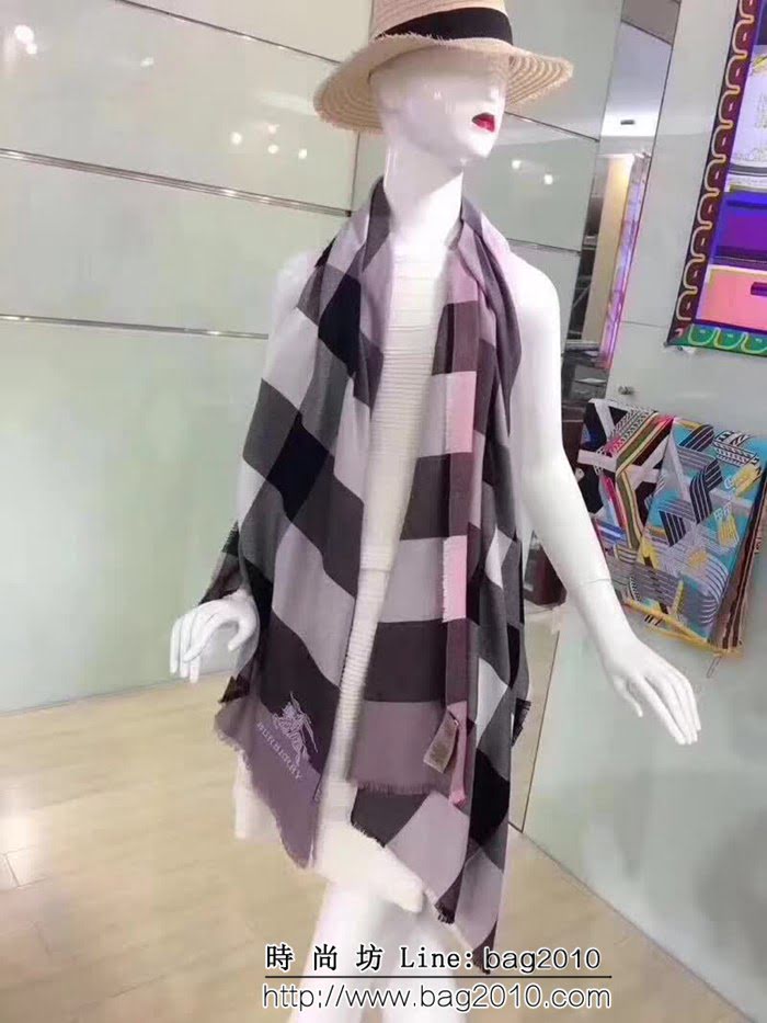 BURBERRY巴寶莉專櫃款 經典大格鑽石紋山羊絨圍巾 LLWJ6500